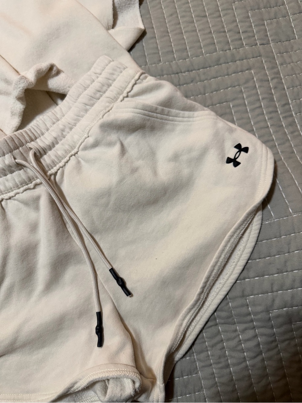 Under Armour Women's Cream Athletic Hoodie & Shorts Set Dwayne the Rock Johnson - Picture 2 of 8